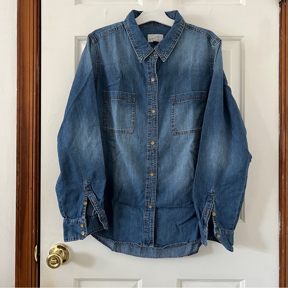 Universal Thread Goods Co. Longsleeve Medium Wash Button Up Shirt Women XL Blue